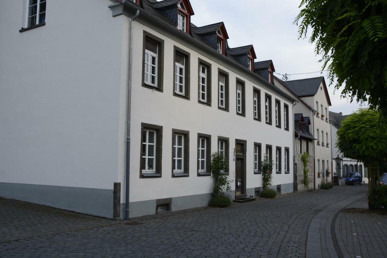 Stiftsherrenhaus Münstermaifeld Exterior foto